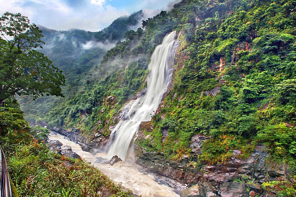 大雨过后 乌来瀑布